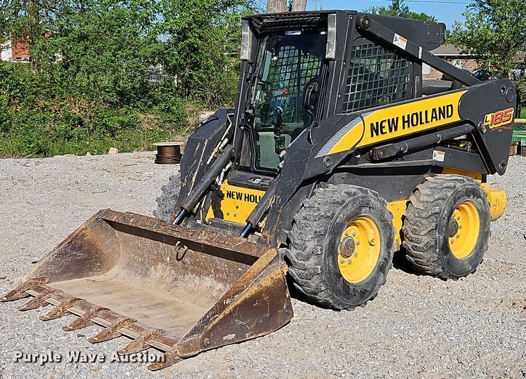 image for item EI3725 2008 New Holland L185 skid steer loader