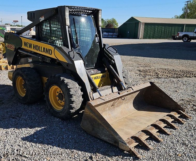 image for item EI3725 2008 New Holland L185 skid steer loader