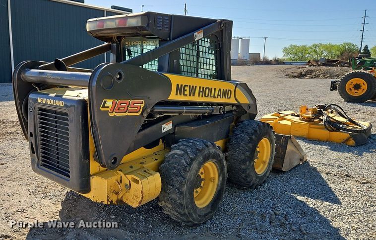 image for item EI3725 2008 New Holland L185 skid steer loader