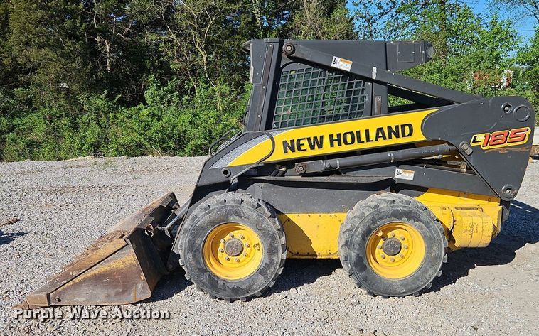 image for item EI3725 2008 New Holland L185 skid steer loader