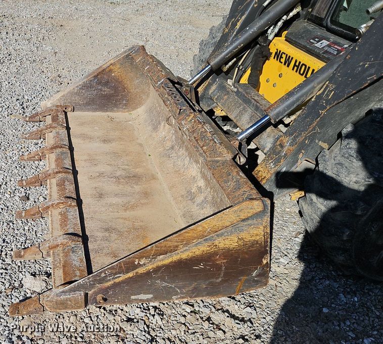 image for item EI3725 2008 New Holland L185 skid steer loader