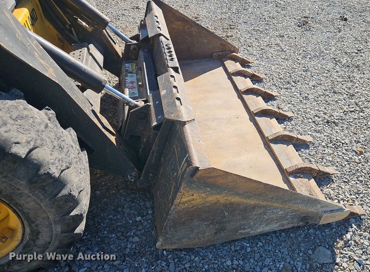 image for item EI3725 2008 New Holland L185 skid steer loader