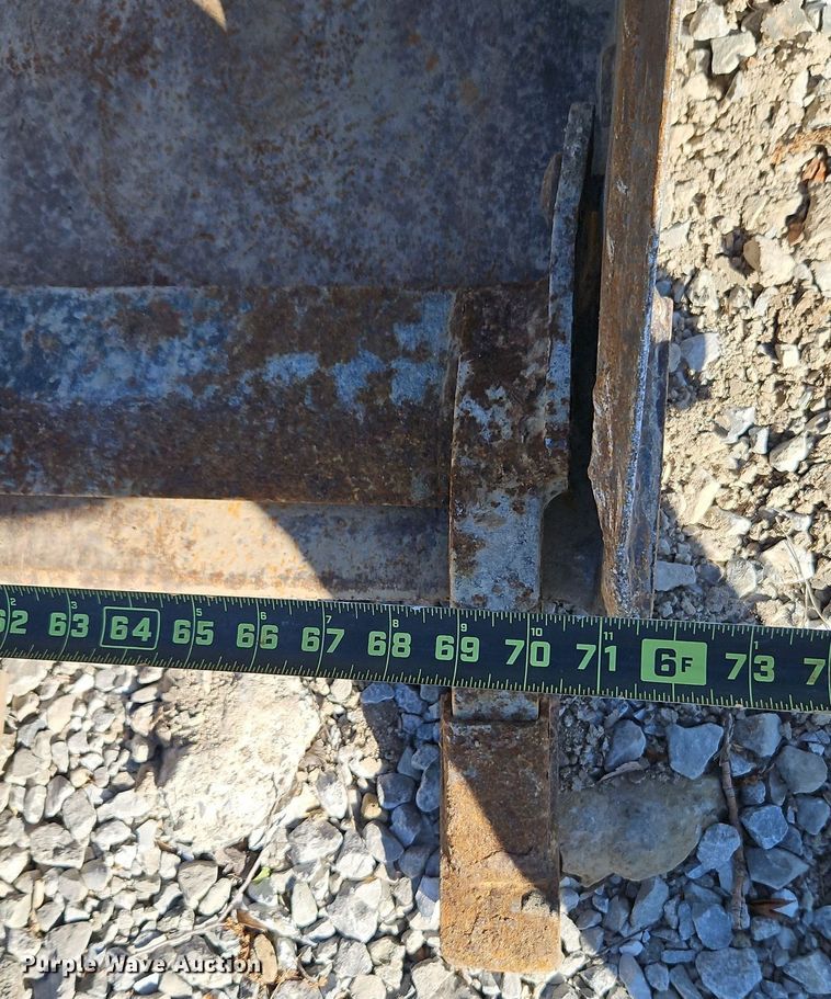 image for item EI3725 2008 New Holland L185 skid steer loader