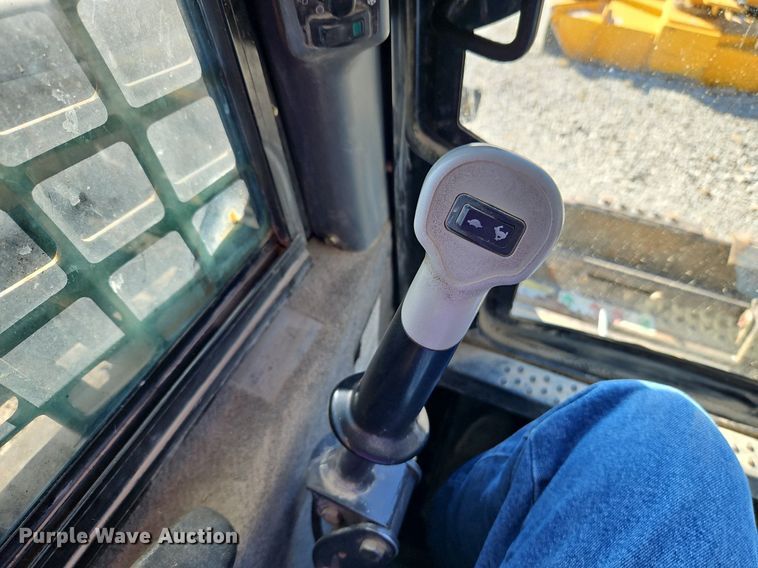 image for item EI3725 2008 New Holland L185 skid steer loader