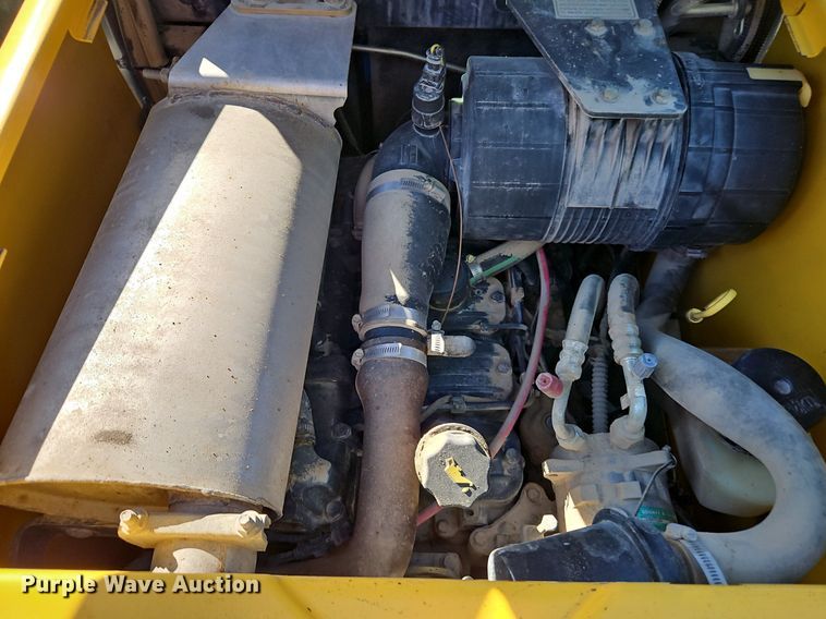 image for item EI3725 2008 New Holland L185 skid steer loader