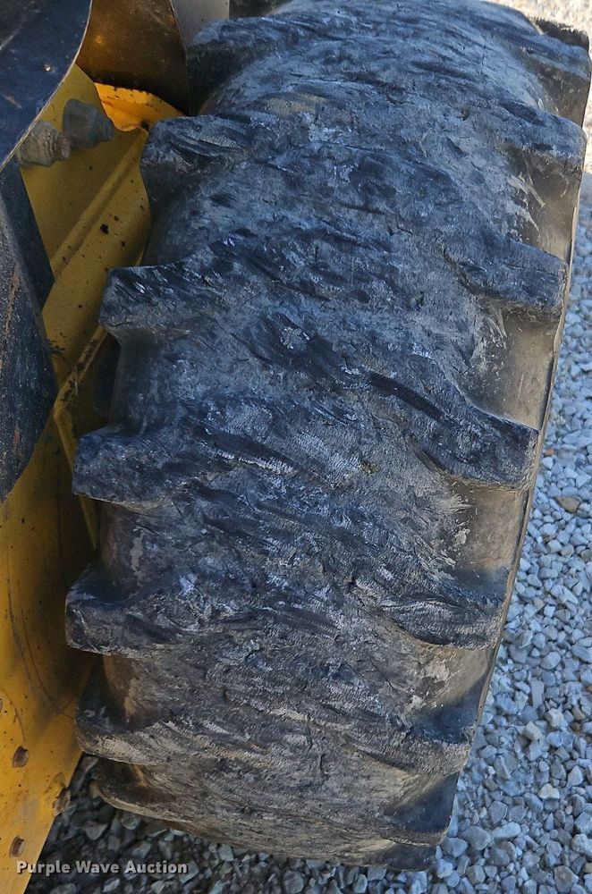 image for item EI3725 2008 New Holland L185 skid steer loader