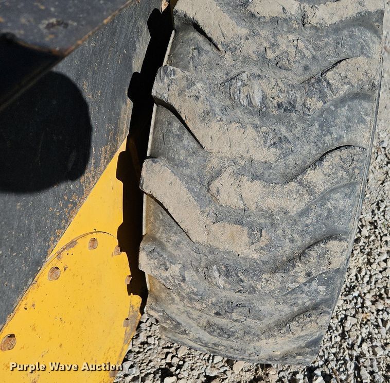 image for item EI3725 2008 New Holland L185 skid steer loader