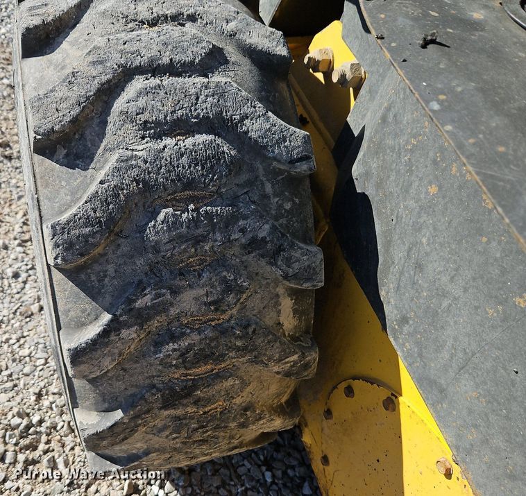 image for item EI3725 2008 New Holland L185 skid steer loader