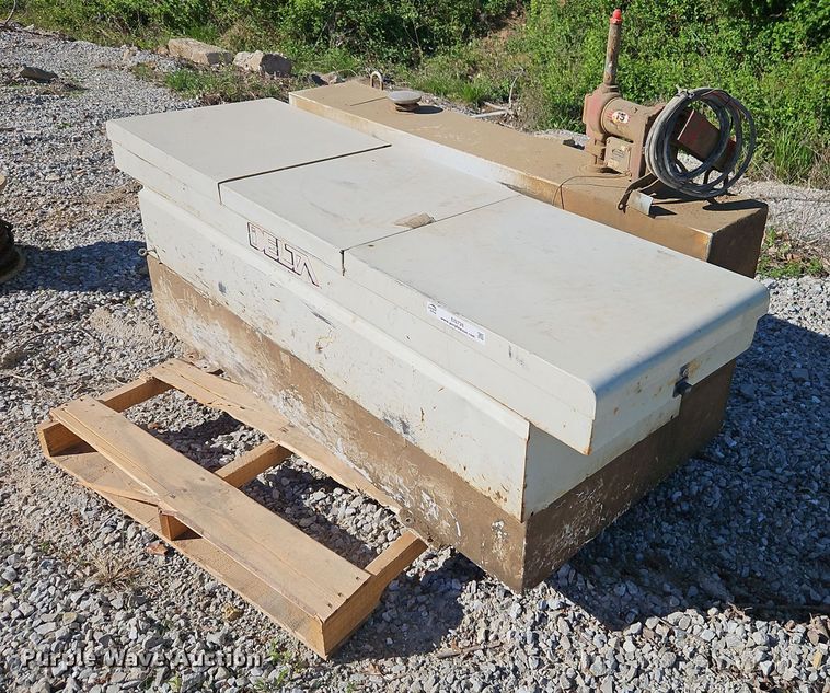 image for item EI3726 Delta 480000 fuel tank