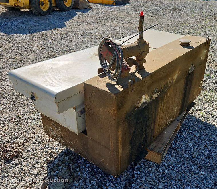 image for item EI3726 Delta 480000 fuel tank