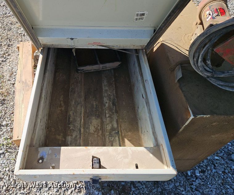 image for item EI3726 Delta 480000 fuel tank