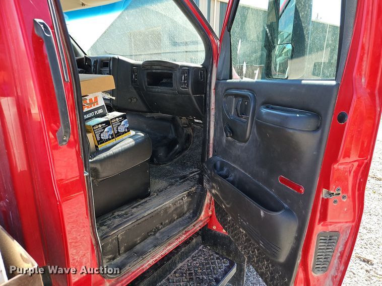 image for item EI3728 2008 Chevrolet C4500 flatbed truck