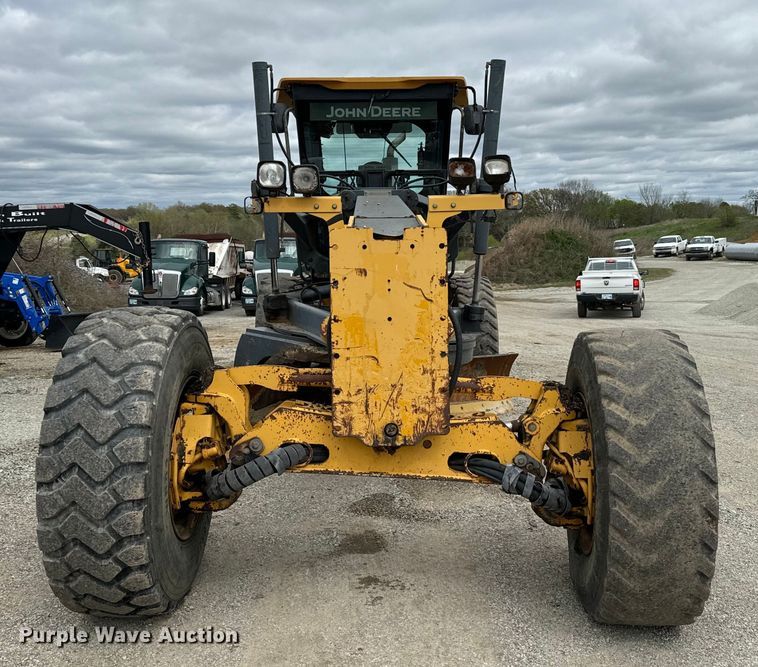 image for item EJ0399 2005 John Deere 672D motor grader