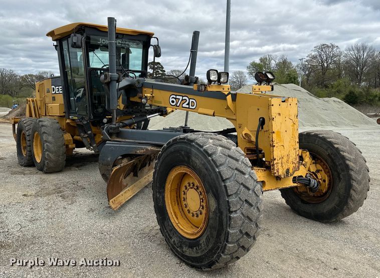 image for item EJ0399 2005 John Deere 672D motor grader