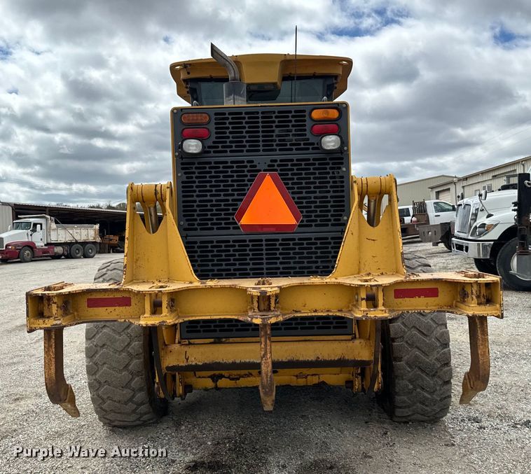 image for item EJ0399 2005 John Deere 672D motor grader