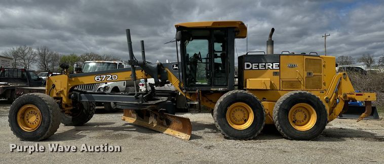 image for item EJ0399 2005 John Deere 672D motor grader