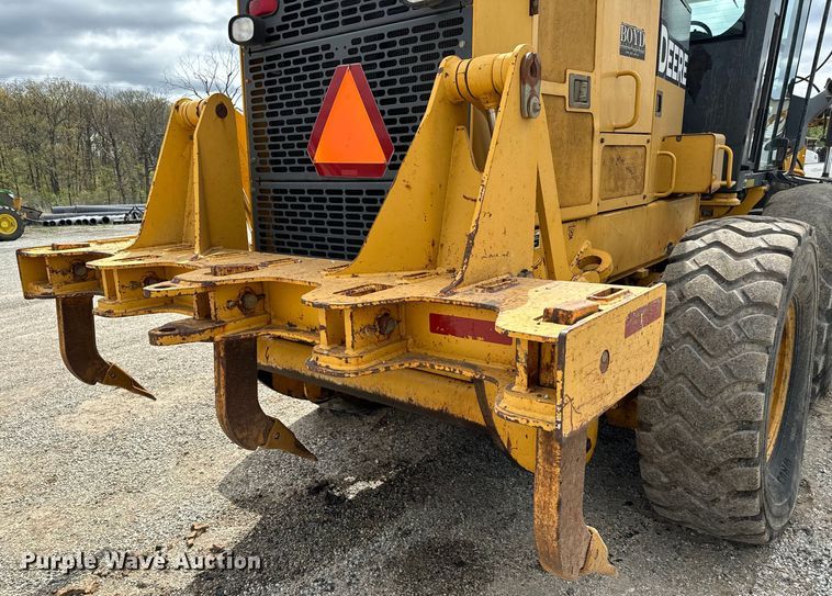 image for item EJ0399 2005 John Deere 672D motor grader