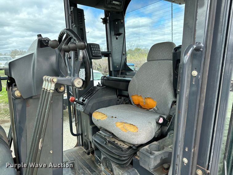 image for item EJ0399 2005 John Deere 672D motor grader