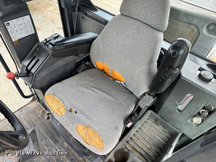 image for item EJ0399 2005 John Deere 672D motor grader