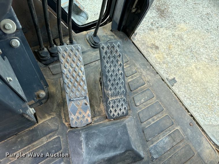 image for item EJ0399 2005 John Deere 672D motor grader