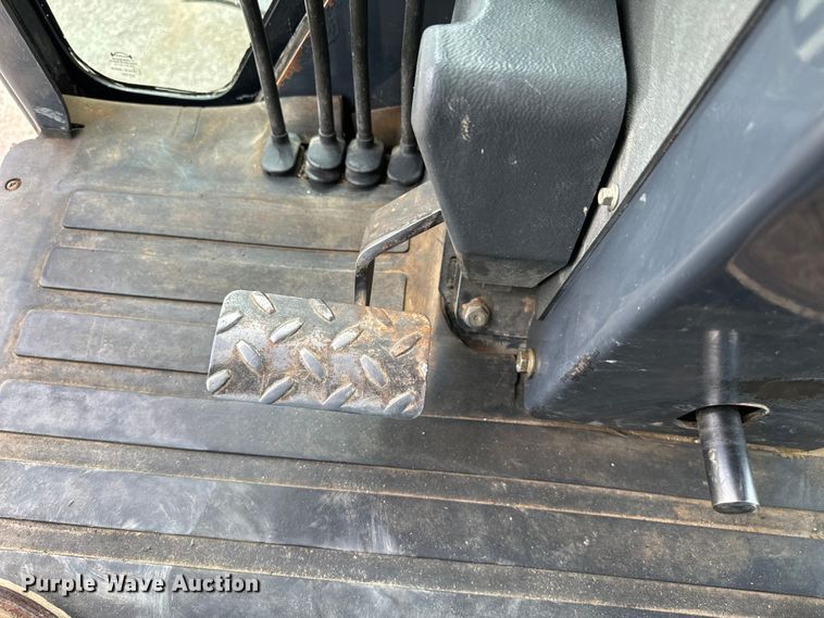 image for item EJ0399 2005 John Deere 672D motor grader