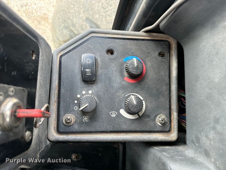 image for item EJ0399 2005 John Deere 672D motor grader