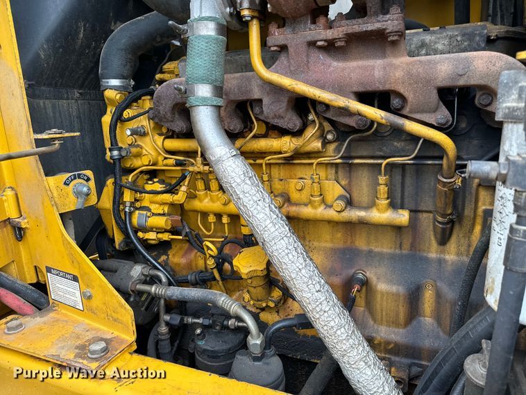 image for item EJ0399 2005 John Deere 672D motor grader