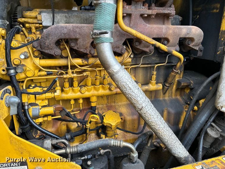 image for item EJ0399 2005 John Deere 672D motor grader