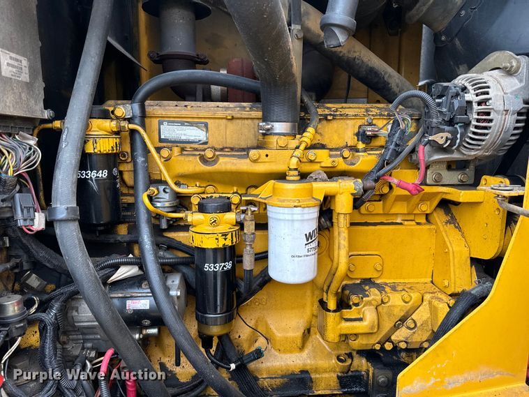 image for item EJ0399 2005 John Deere 672D motor grader