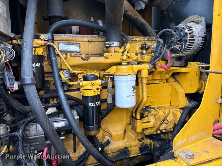 image for item EJ0399 2005 John Deere 672D motor grader