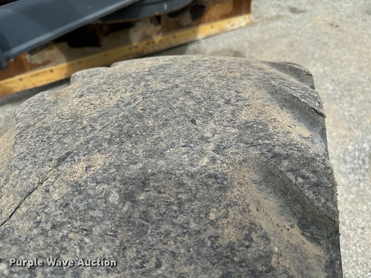 image for item EJ0399 2005 John Deere 672D motor grader