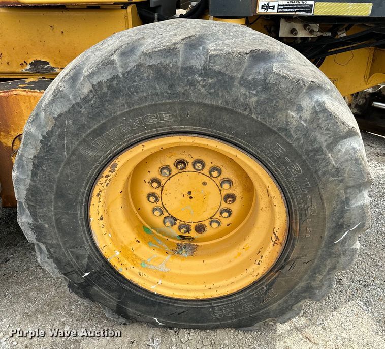 image for item EJ0399 2005 John Deere 672D motor grader