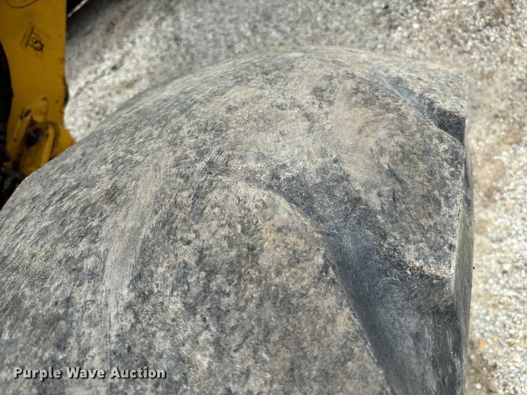 image for item EJ0399 2005 John Deere 672D motor grader