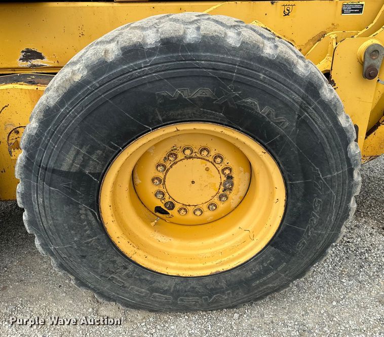 image for item EJ0399 2005 John Deere 672D motor grader