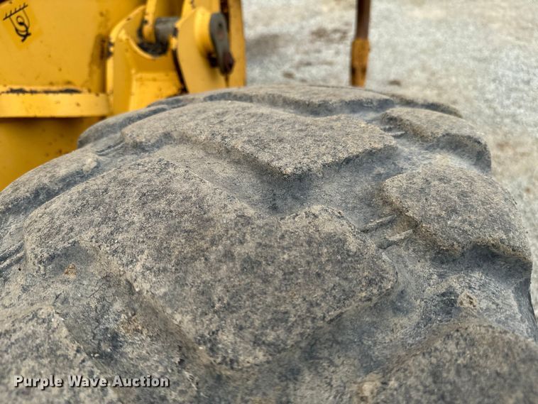 image for item EJ0399 2005 John Deere 672D motor grader