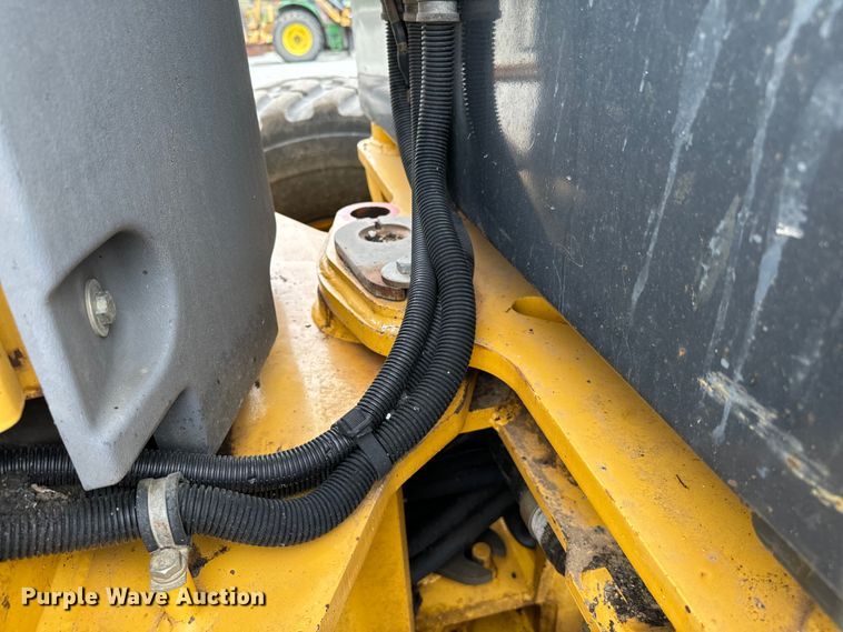 image for item EJ0399 2005 John Deere 672D motor grader