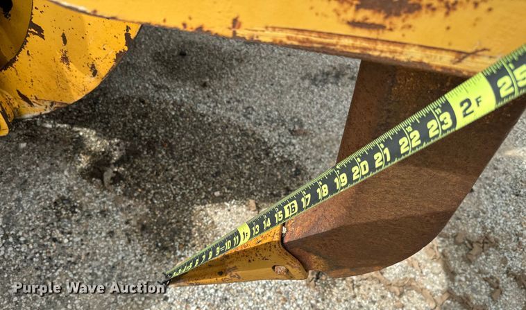 image for item EJ0399 2005 John Deere 672D motor grader