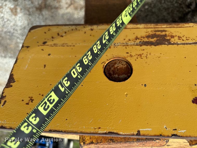 image for item EJ0399 2005 John Deere 672D motor grader