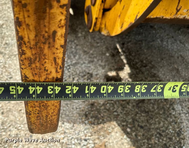 image for item EJ0399 2005 John Deere 672D motor grader