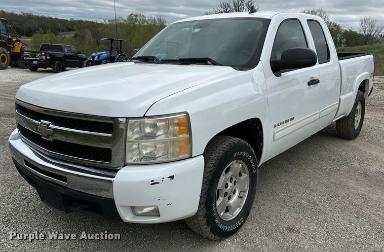 image for item EJ0401 2010 Chevrolet  Silverado 1500 Ext. Cab pickup truck