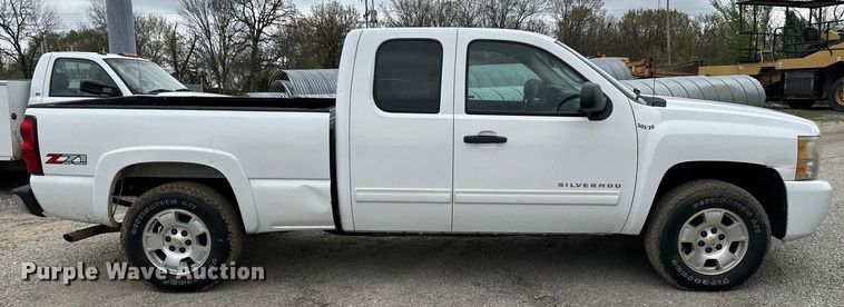 image for item EJ0401 2010 Chevrolet  Silverado 1500 Ext. Cab pickup truck