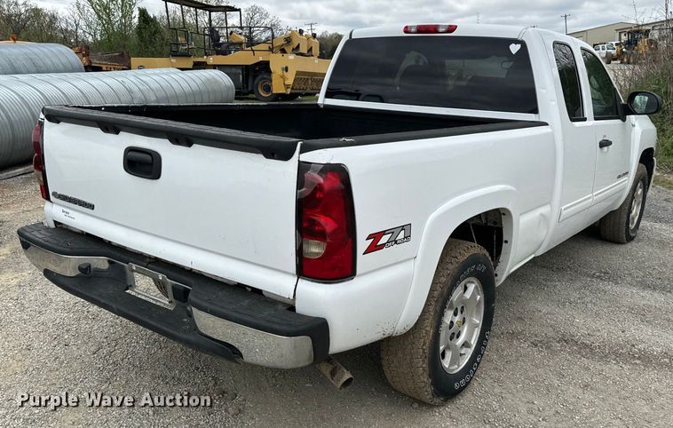 image for item EJ0401 2010 Chevrolet  Silverado 1500 Ext. Cab pickup truck