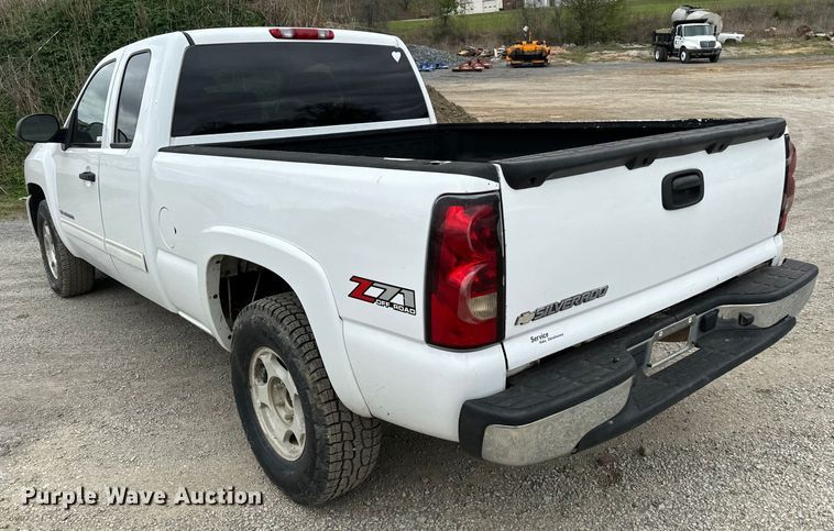 image for item EJ0401 2010 Chevrolet  Silverado 1500 Ext. Cab pickup truck