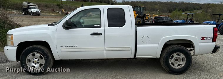 image for item EJ0401 2010 Chevrolet  Silverado 1500 Ext. Cab pickup truck