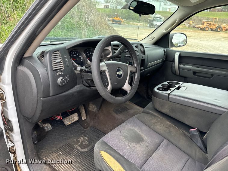 image for item EJ0401 2010 Chevrolet  Silverado 1500 Ext. Cab pickup truck