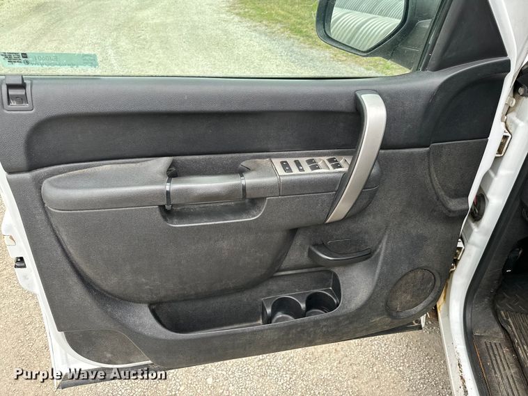 image for item EJ0401 2010 Chevrolet  Silverado 1500 Ext. Cab pickup truck