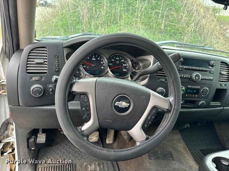 image for item EJ0401 2010 Chevrolet  Silverado 1500 Ext. Cab pickup truck