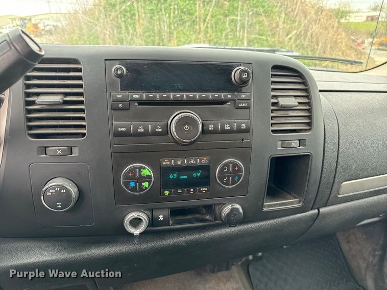 image for item EJ0401 2010 Chevrolet  Silverado 1500 Ext. Cab pickup truck