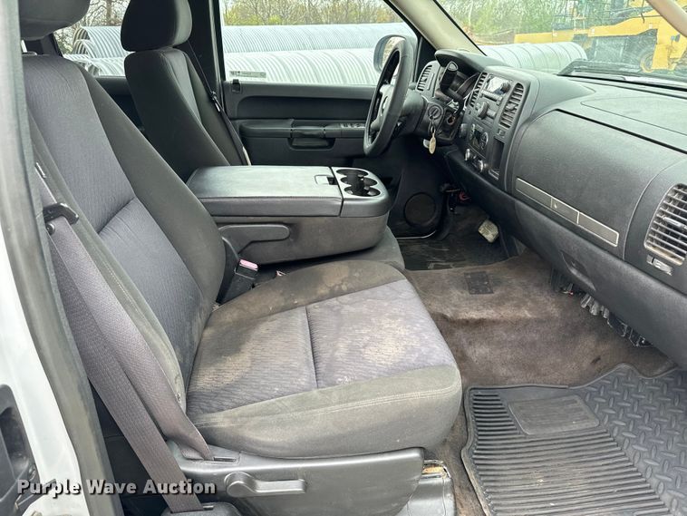 image for item EJ0401 2010 Chevrolet  Silverado 1500 Ext. Cab pickup truck