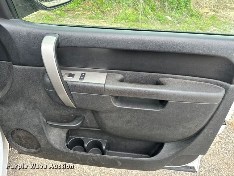 image for item EJ0401 2010 Chevrolet  Silverado 1500 Ext. Cab pickup truck